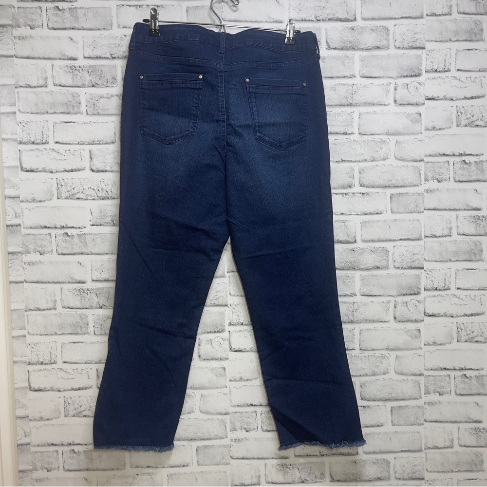 Bandolino Millie Capri Frayed Hem 5 Pocket Denim 10 - Picture 8 of 8